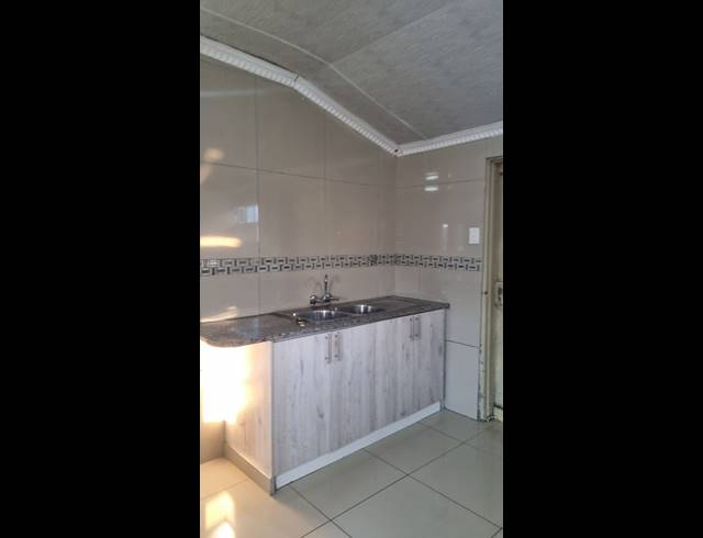 3 BEDROOM FREEHOLD FOR SALE IN FERNWOOD